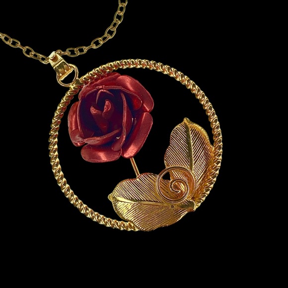 Delicate Circle Red Rose Necklace - Picture 8 of 8
